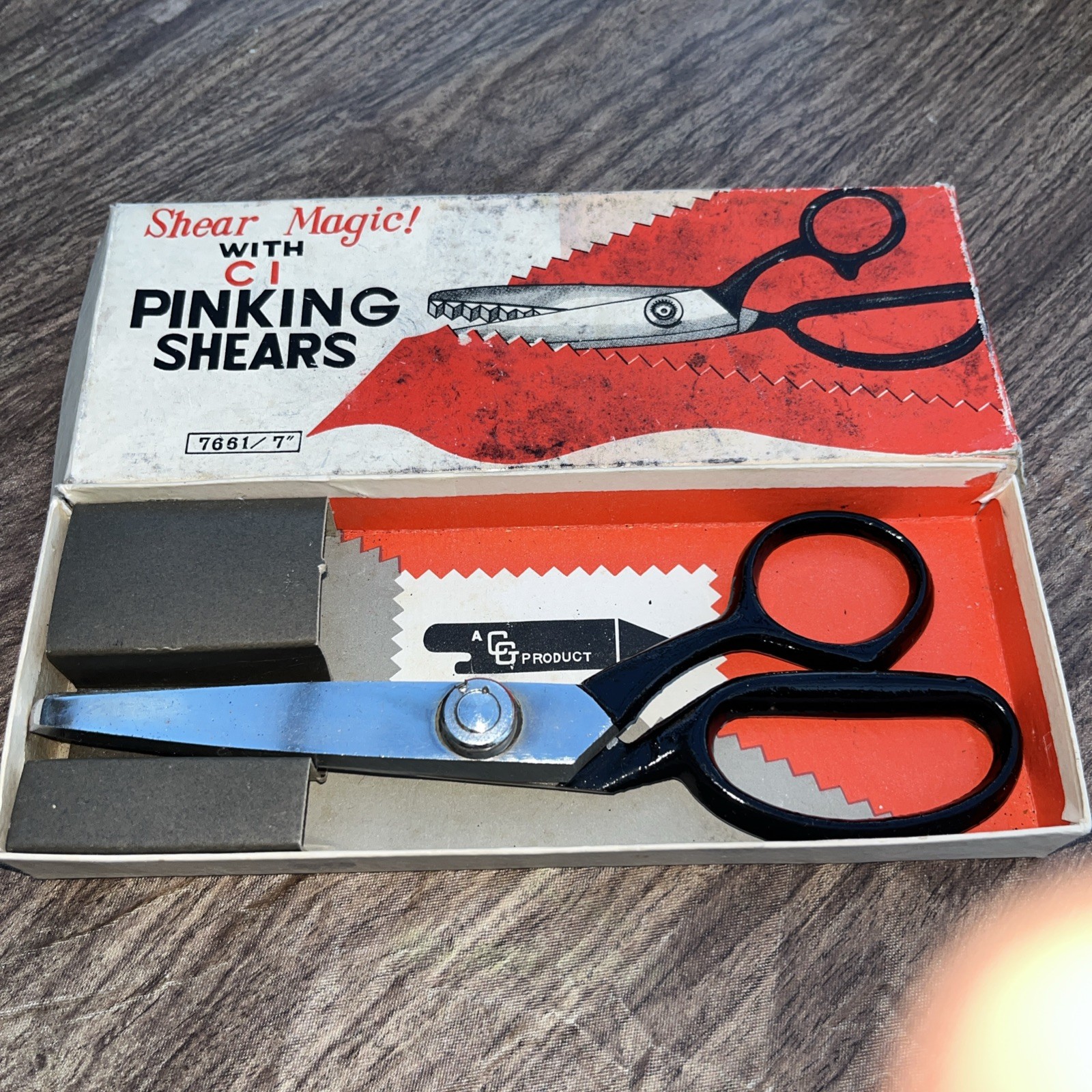 Scissors PINKING SHEARS 7 inch 18cm + boxed