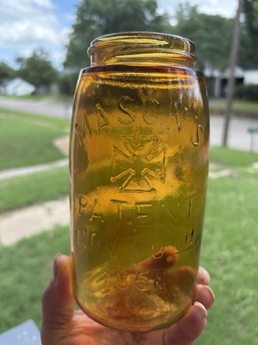 Yellow Amber Hero In The Middle Ground Lip Antique Quart