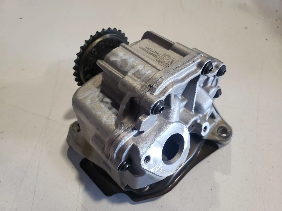 Bomba de aceite del motor - BMW X5M E70 LCI 2013 4,4 L turbo automático - OEM 7612772 Foto 4 de 4