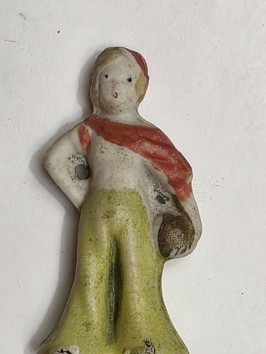 Vintage Japan bisque girl lady playing ball sport miniature figure 2 1/16” - Picture 2 of 3