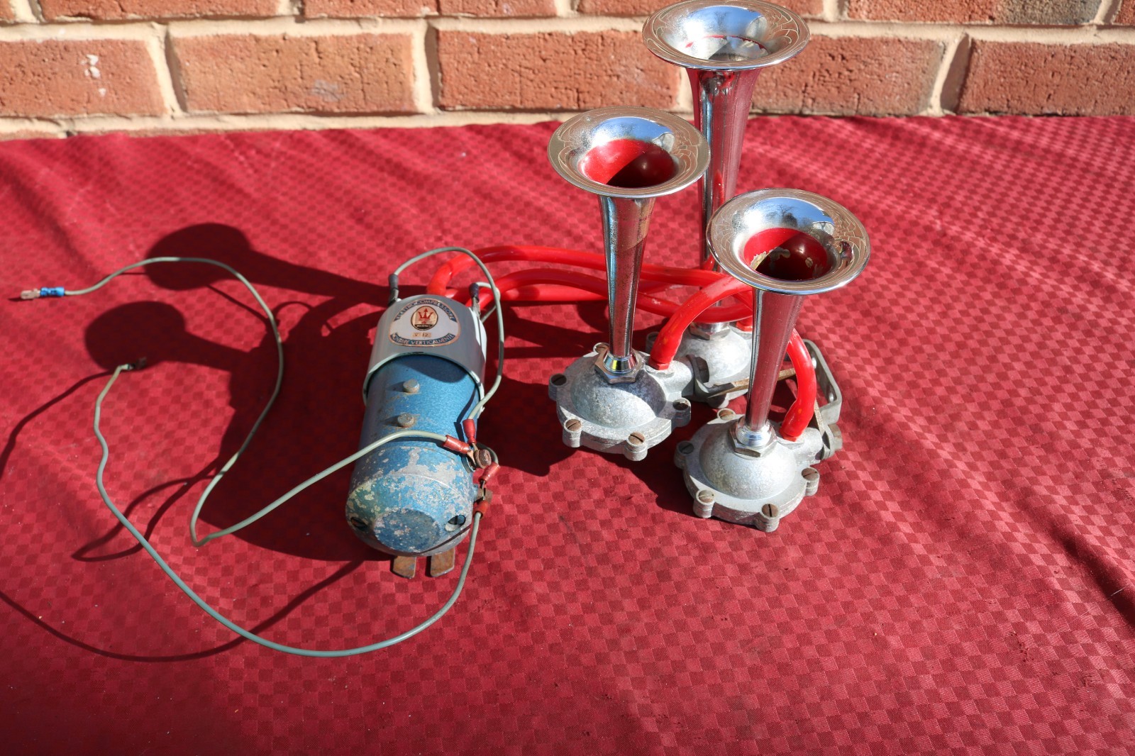 1966 VINTAGE MASERATI 3 NOTE AIR HORN WORKING CONDITION