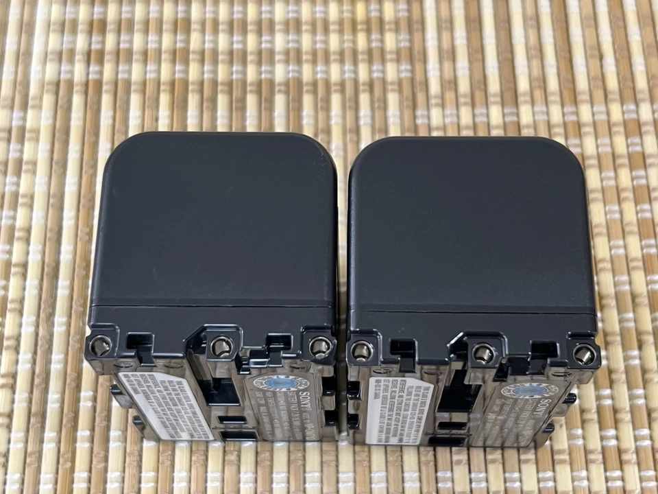 Sony NP-QM71D 7.2V OEM Li-ion Battery Packs and BC-TRM Battery Charger 10023658 - Image 4 of 4