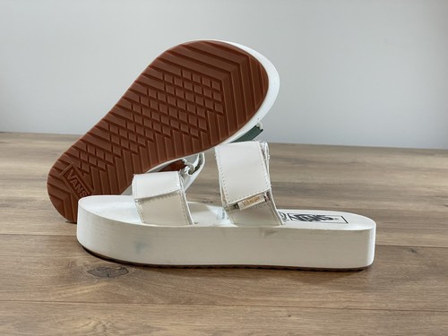 cayucas slide mega platform