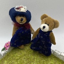 2x Boyds Bears Wuzzies Bear 3 Inch QVC Exclusive Blue Dress Flowers Hat Lot Of 2
