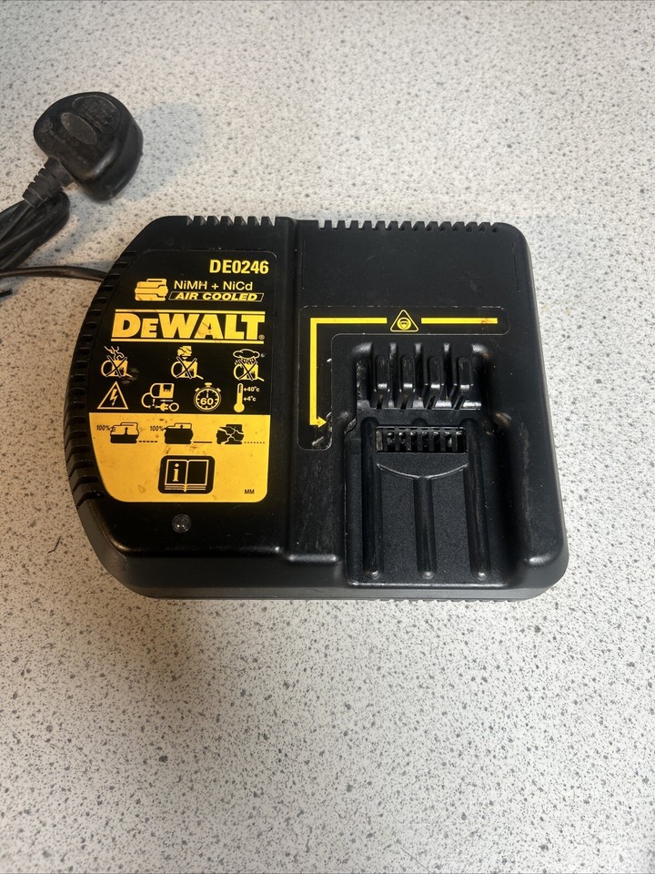 DEWALT DE0246 Battery Charger for 24v NiCd NiMH Batteries Working Order