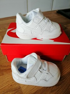 girls white nike trainers