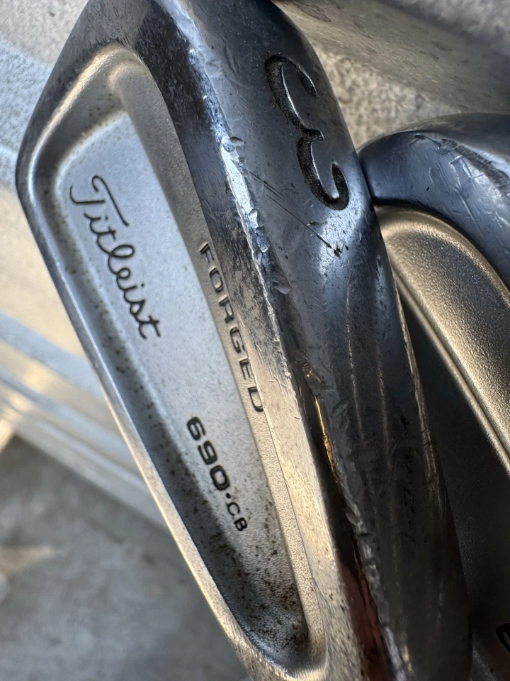 Juego de 7 piezas de hierro Titleist 690.CB FORJADO 3-4-5-6-7-8-9 con True Temper Dynamic Gold Foto 3 de 4