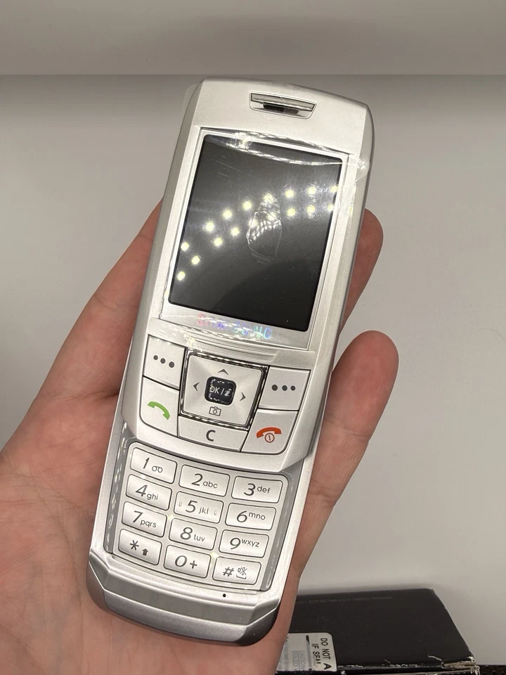 Samsung SGH E250 Silver Rare Collectors Mobile Phone - Image 2 of 4