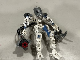 LEGO 8915 Bionicle Mahri : Toa Matoro - with blaster and ammo
