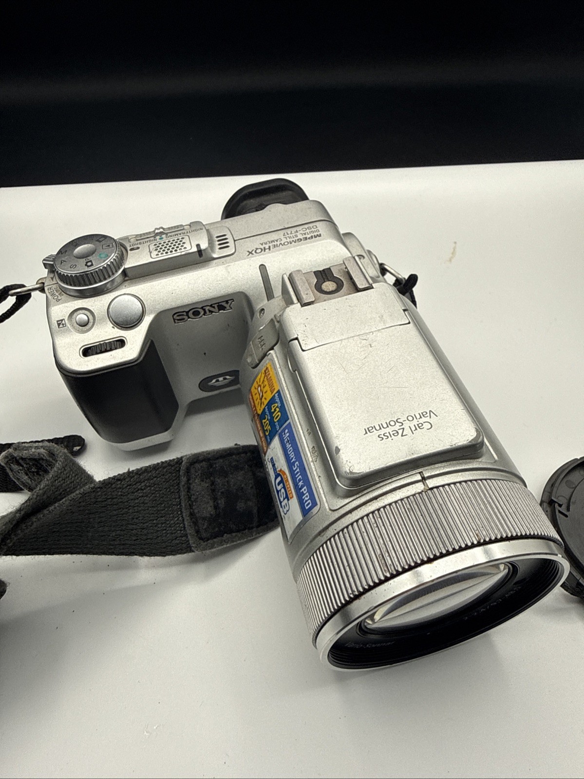 Sony Cyber-shot DSC-F717 Digital Camera Silver, 5MP POWERS ON NO MEMEORY CARD