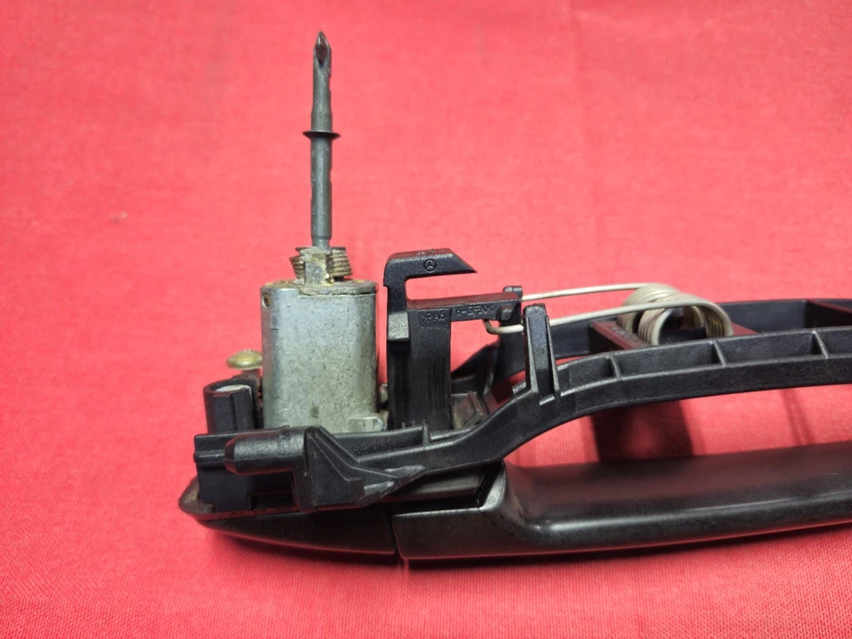 Manija de puerta exterior izquierda del lado del conductor OEM 97-00 MERCEDES R170 SLK230 Foto 2 de 4