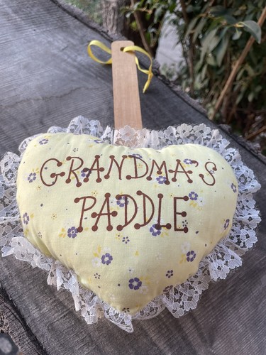 Handmade “Grandma’s Paddle “ heart Shaped Pillow On Stick Yellow Floral Lace - Bild 1 von 6
