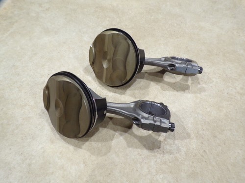 Ducati Multistrada V4 engine front piston pistons x2 21 22 23 - 第 1/2 張圖片
