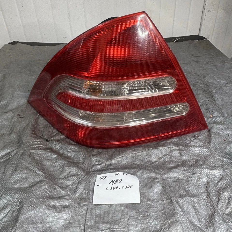 Mercedes Benz C230 2006 C280 C240 C350 C320 C55 AMG lado del conductor luz trasera izquierda Foto 3 de 4