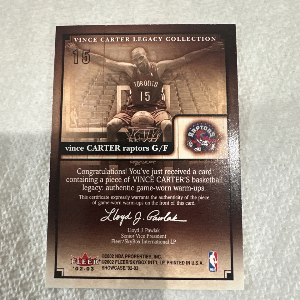 🔥🔥VINCE CARTER🔥🔥2002 FLEER SHOWCASE UNIFORM SWATCH - Image 4 of 4