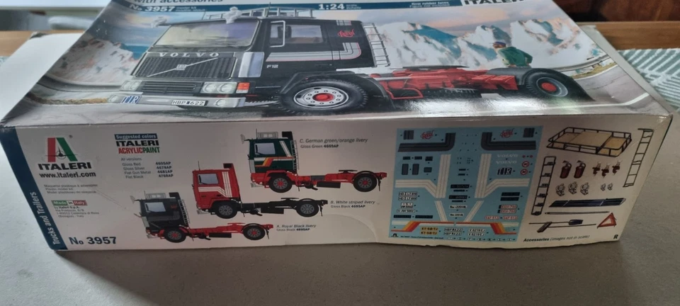 ITALERI Volvo F12 Intercooler Low Roof with accessories 1:24 N°3957 - Immagine 2 di 4