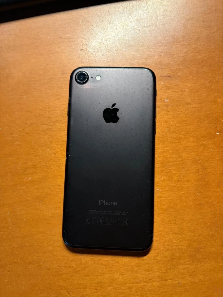 Apple iPhone 7 - 32GB - Nero  - Immagine 2 di 3