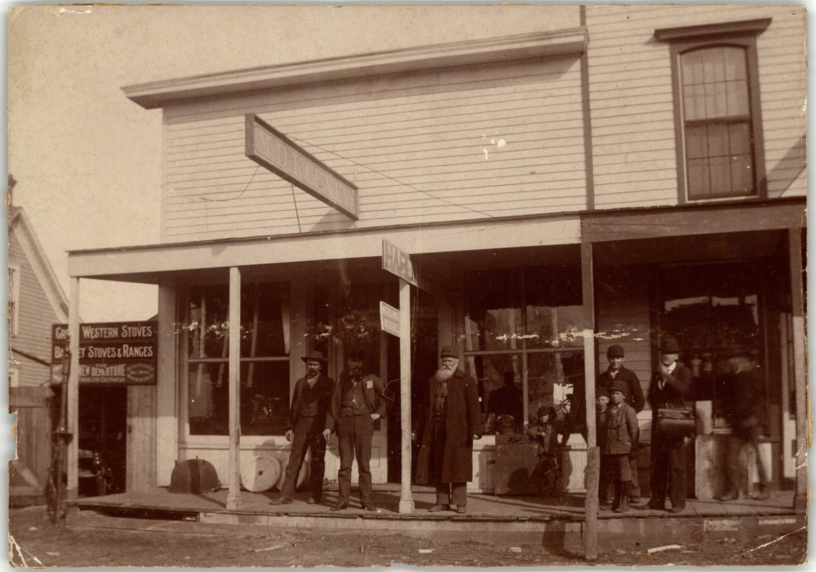 CIRCA 1870s CABINET CARD M.D. KEENEY HARDWARE & STOVE SHOP WILD WESTERN ERA