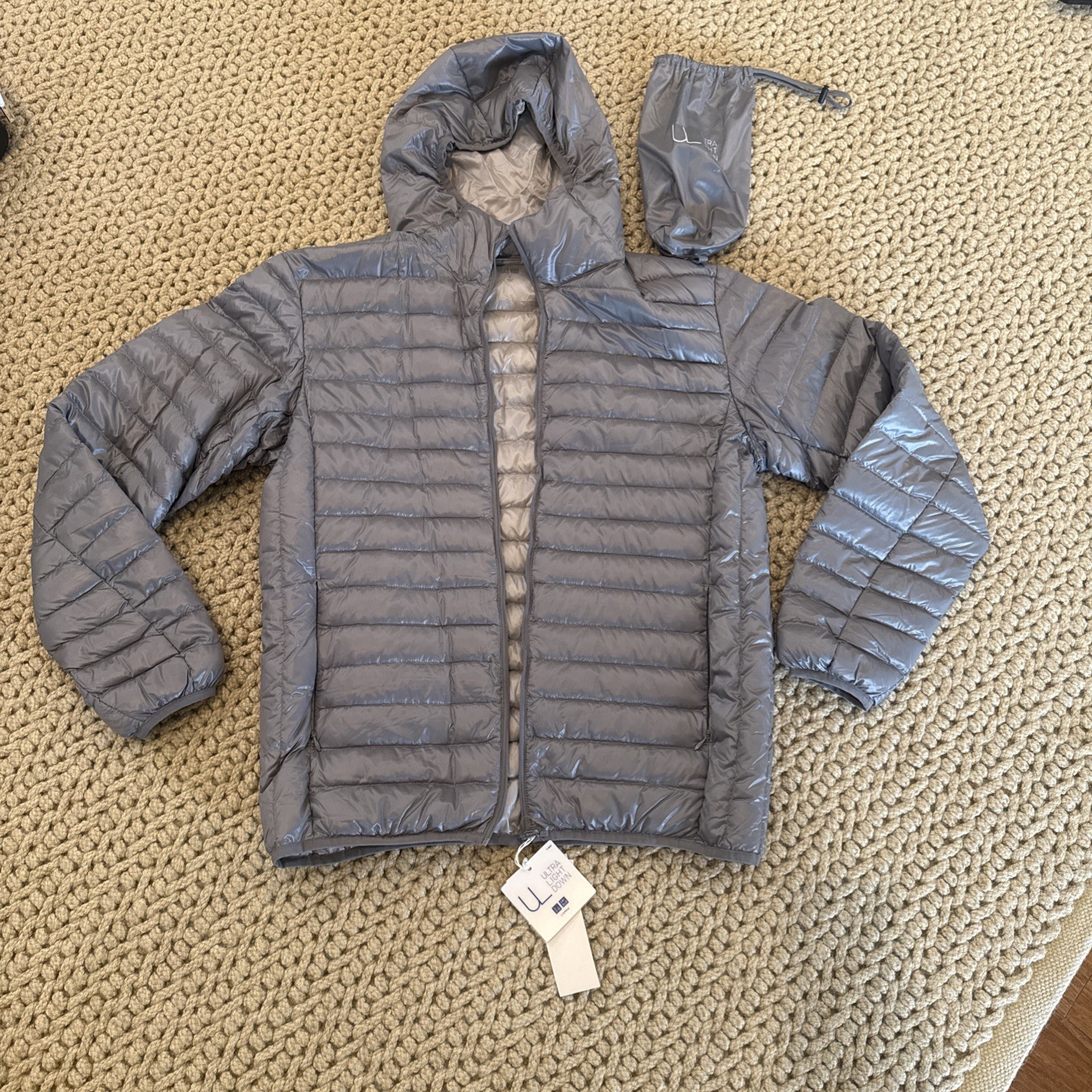 NEW NWT Uniqlo Puffer Jacket Mens Silver Gray Full Zip Ultra Light Down - Size M thumbnail 2