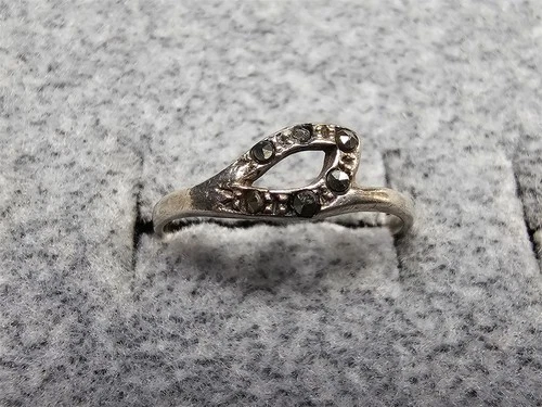 GRANDMA GRABE'S BEAUTIFUL VINTAGE 925 STERLING SILVER MARCASITE .89G RING SIZE 5