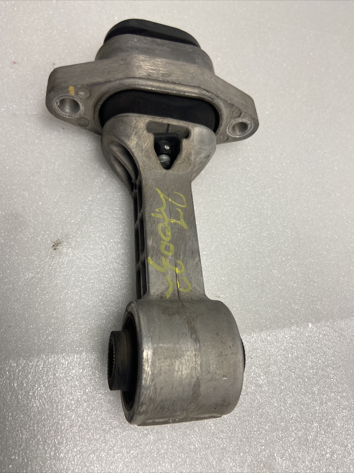 2011 2016 Hyundai Elantra 1.8L Lower Engine Rod Mount 219503X000 OEM