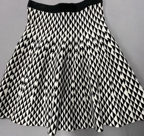 Carmen Marc Valvo Skirt S Black White Geo Flare Stretchy Preppy Schoolgirl - Picture 2 of 6