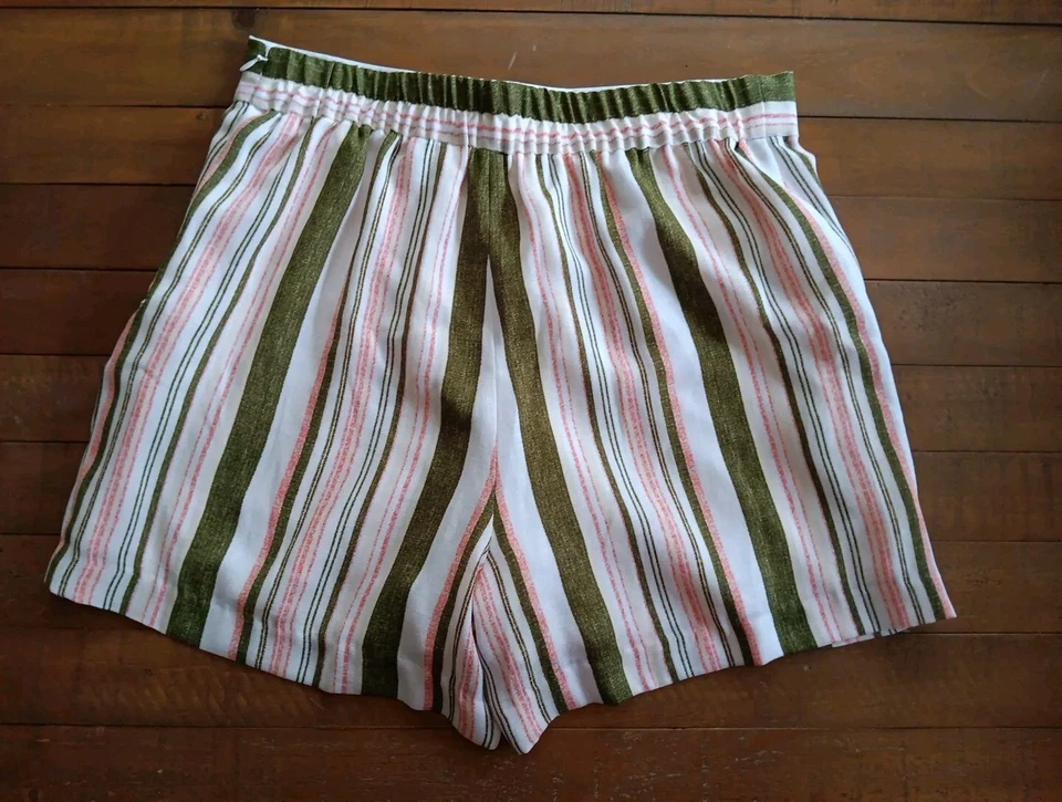 Shorts Cremieux Feminino Tamanho P Verde Branco Coral Listrado Zíper Lateral com Bolsos Excelente Estado Usado - Imagem 4 de 4