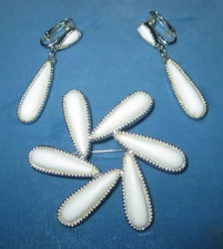 Vtg Emmons silver tone metal & white enamel brooch & drop clip on earrings set