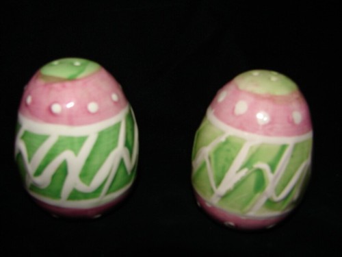 Salero y pimentero huevo de Pascua verde y rosa en forma de huevo - Imagen 1 de 2