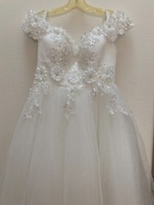 White Elegant Lace Wedding Dress for women - Used Once 