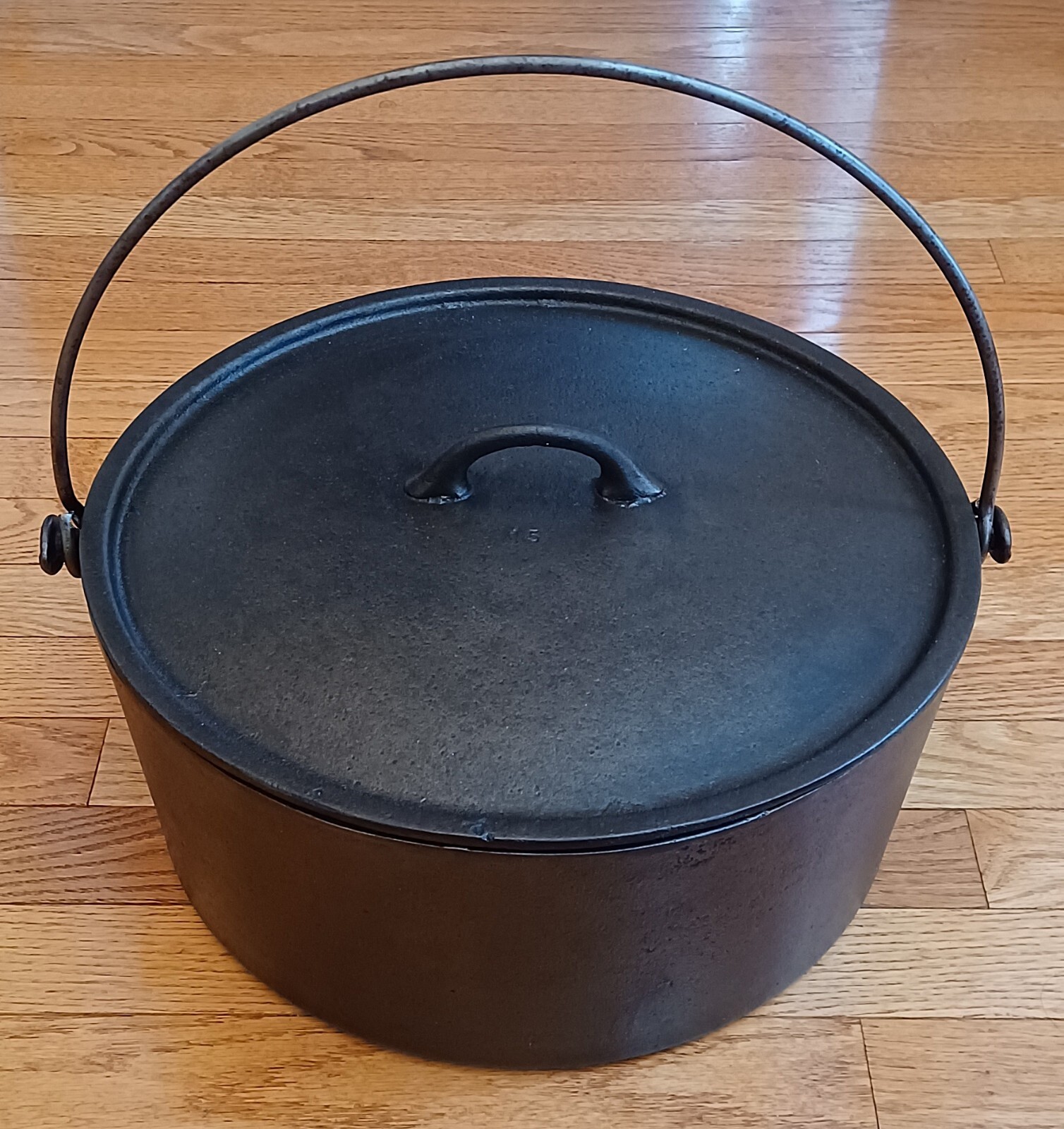 HUGE VINTAGE L'ISLET No. 15 CAST IRON DUTCH OVEN MADE IN CANADA