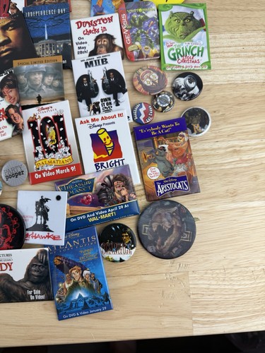 70+ Lot Y2K Vintage Film & DVD Promo Button Pins Werbung Junk Journal - Bild 5 von 7