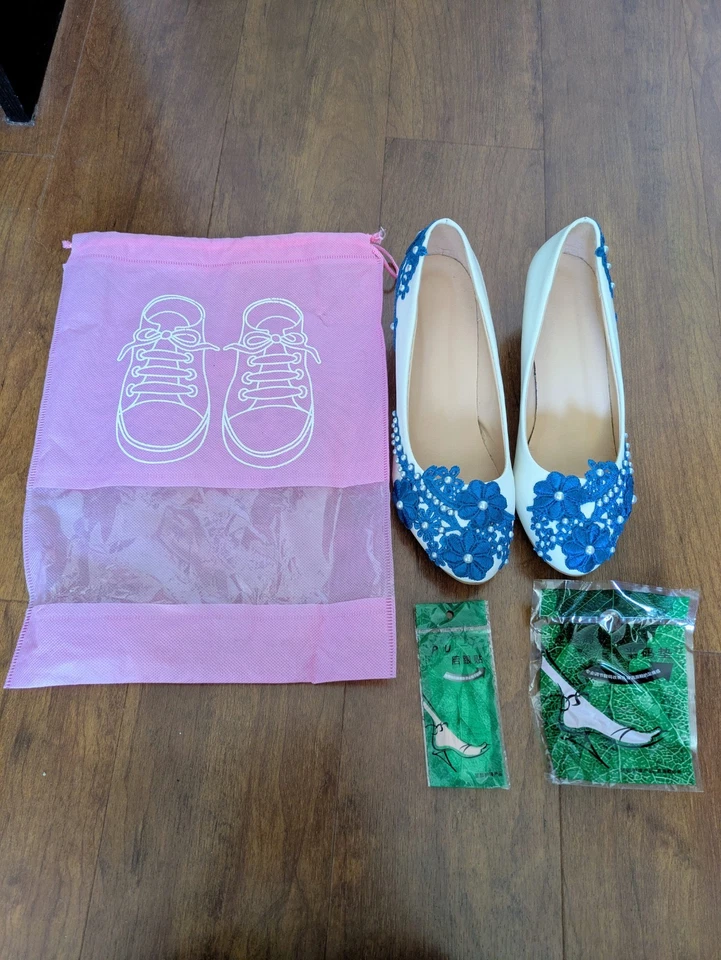 Zapatos de salón de tacón de gatito con cuentas marfil de encaje azul boda Foto 2 de 4