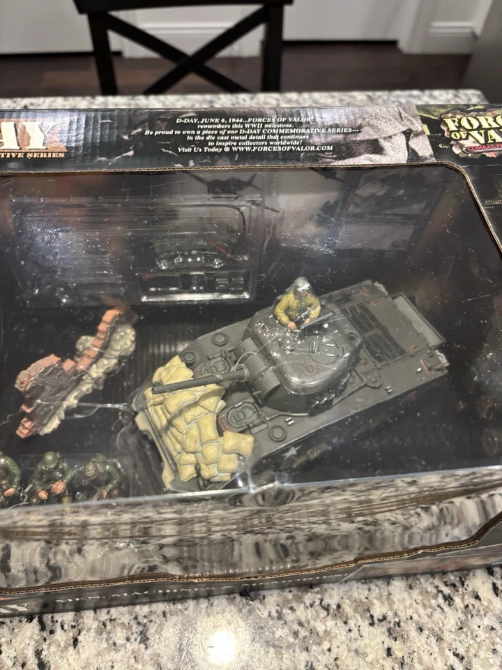 1:32 Forces Of Valor U.S M4A3 Sherman Normandy 1944 Dia D Die Cast - Imagem 4 de 4