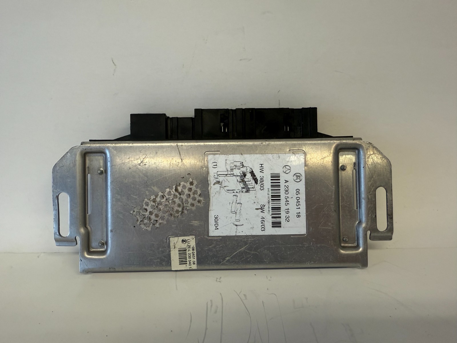 03-12 MERCEDES R230 SL500 SL55 AMG LEFT SAM BOX MODULE W/O FUSES  2305451932 OEM