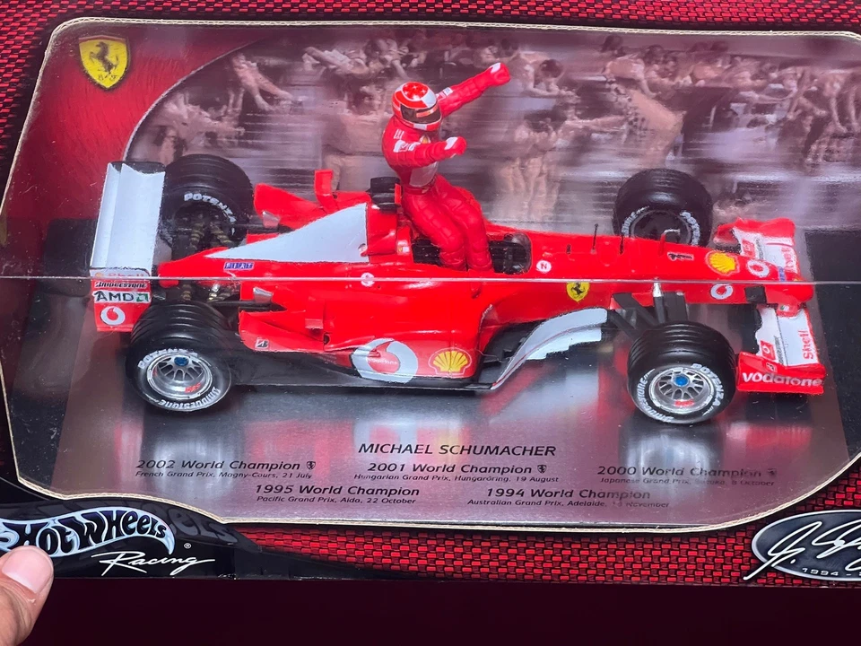 1:18 2002 Michael Schumacher #1 Ferrari F2002 5 Campeón del Mundo Racing Legend (B) Foto 2 de 4