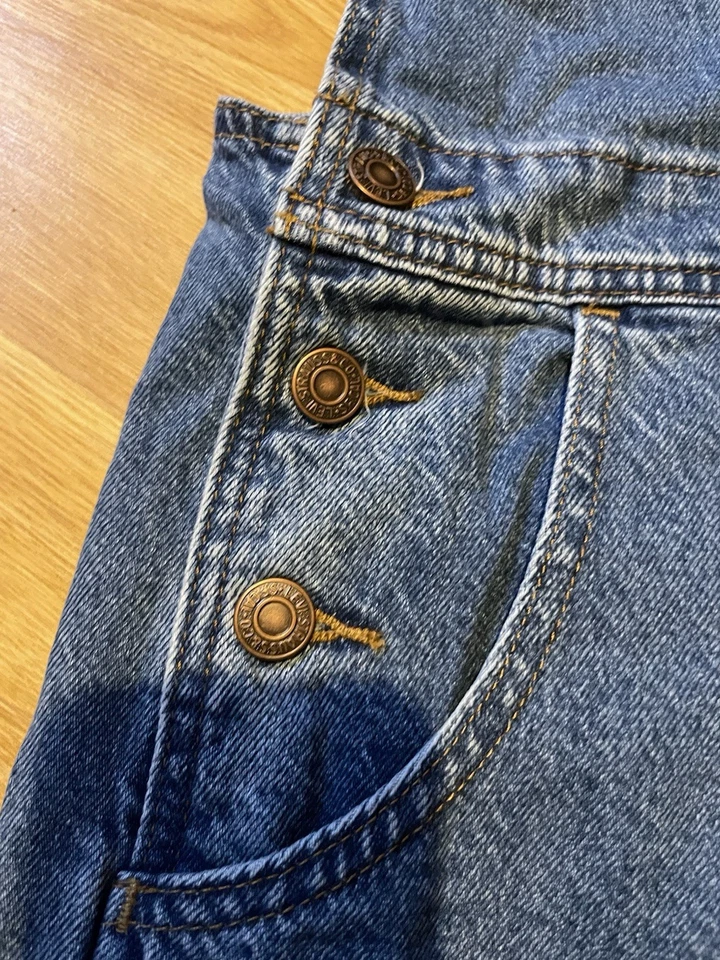 Levi Women Dungaree Shorts Size M BNWT - Image 2 of 4