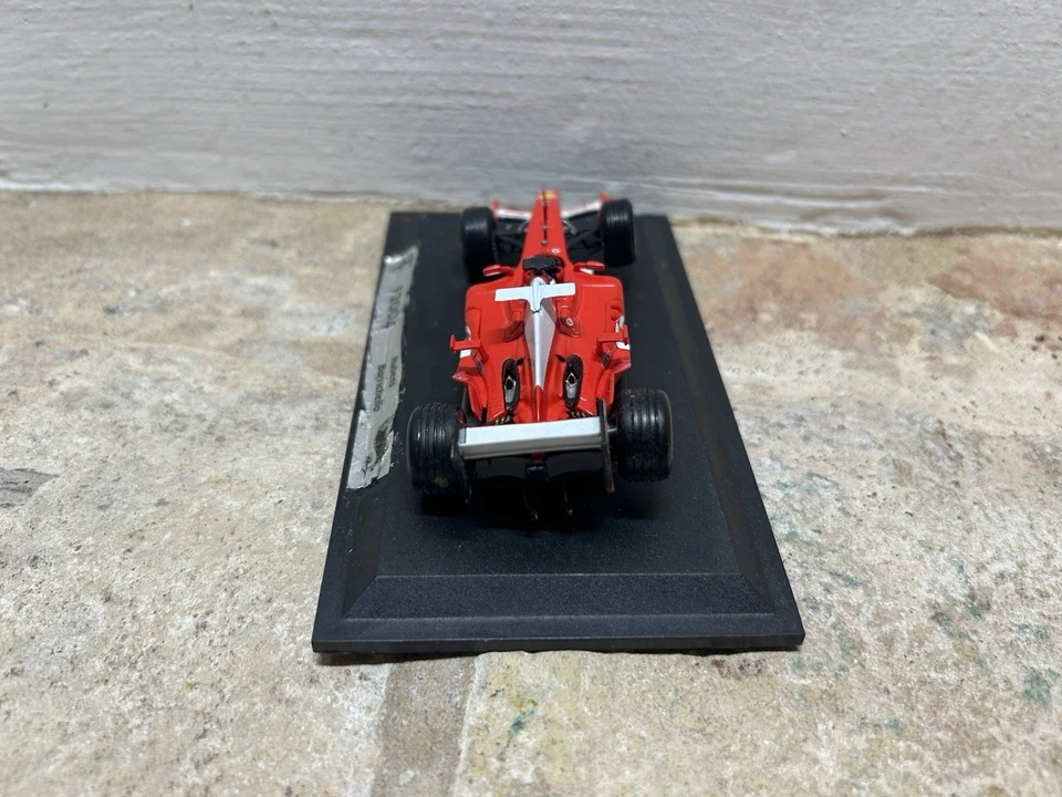 FERRARI F2004 RUBENS BARRICHELLO 2004 HOT WHEELS- 1/43 - Immagine 3 di 4