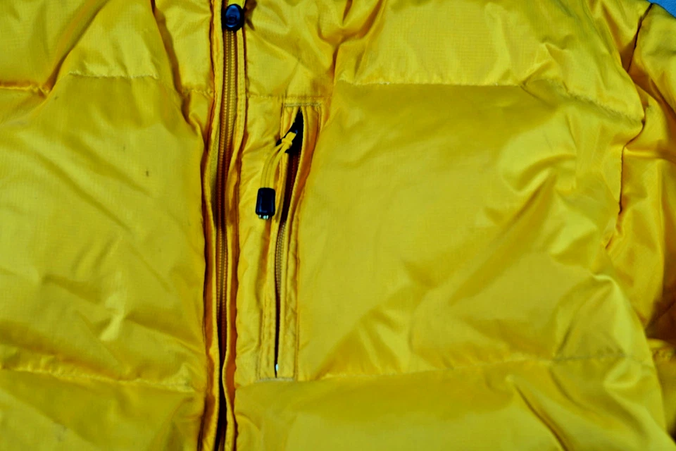 Chaqueta acolchada vintage Gap para hombre talla grande dorada plumas bolsillos con capucha Foto 3 de 4