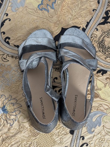 JD Williams elastische silberne Sandalen flacher Keilabsatz Größe 6E weite Passform - Bild 9 von 10