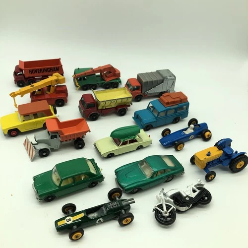 LOT OF VINTAGE LESNEY MATCHBOX TRUCKS, TRACTORS AND CONSTRUCTION VEHICLES