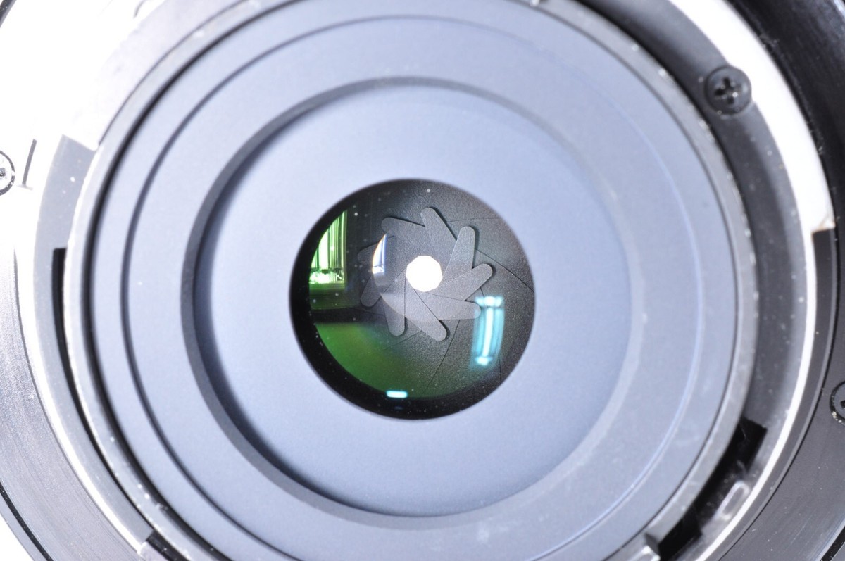 Contax Carl Zeiss Vario-Sonnar T* 28-70mm f/3.5-4.5 MMJ CY