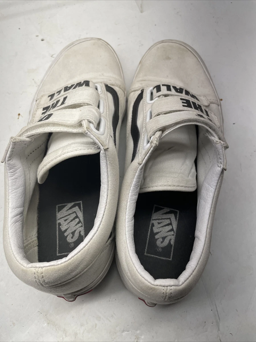 Vans with off discount the wall straps