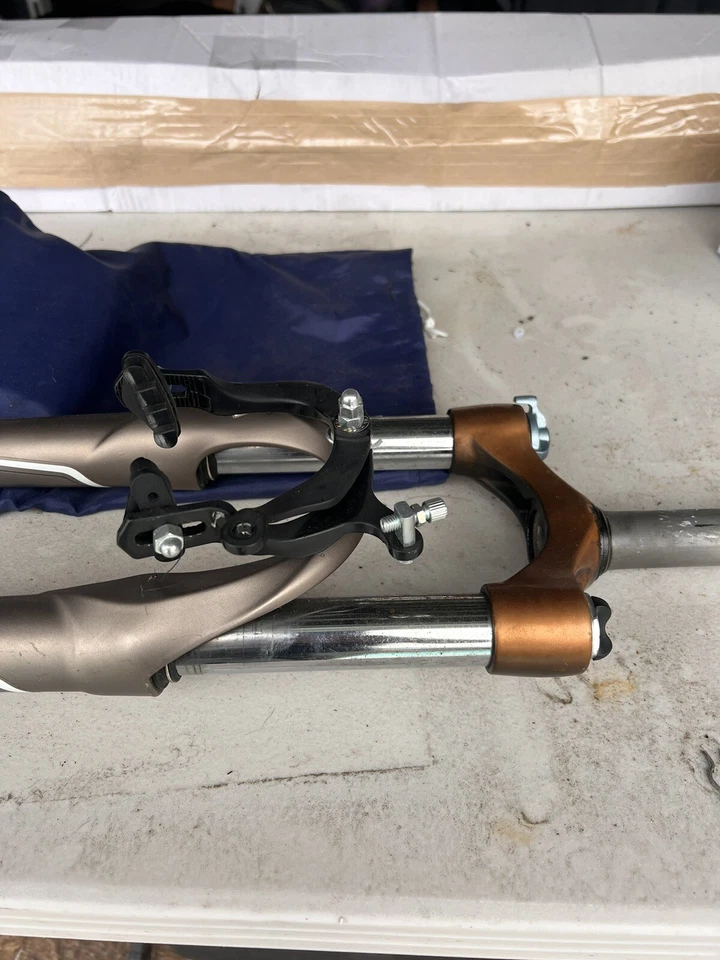 Horquilla de suspensión Spinner 300 rueda de 24” MTB con frenos Foto 2 de 4