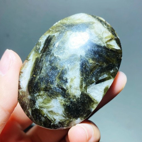 Natural Beautiful Green lepidolite Quartz Crystal Sphere Palm Healing C525 - Picture 8 of 8