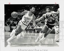 1980 Press Photo Houston Rocket Allen Leavell & San Antonio Spur James Silas