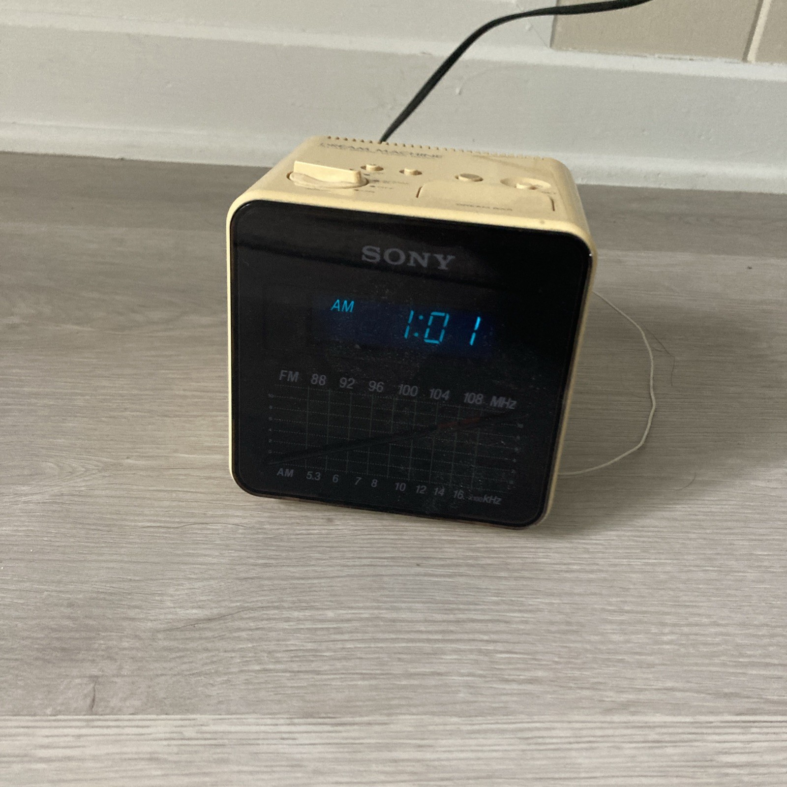 1980's Vintage AM/FM Radio Sony Dream Machine Cube ICF-C10W 