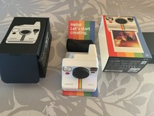 Polaroid Now + Gen. 2, nagelneu plus 4 Fotos enthalten.