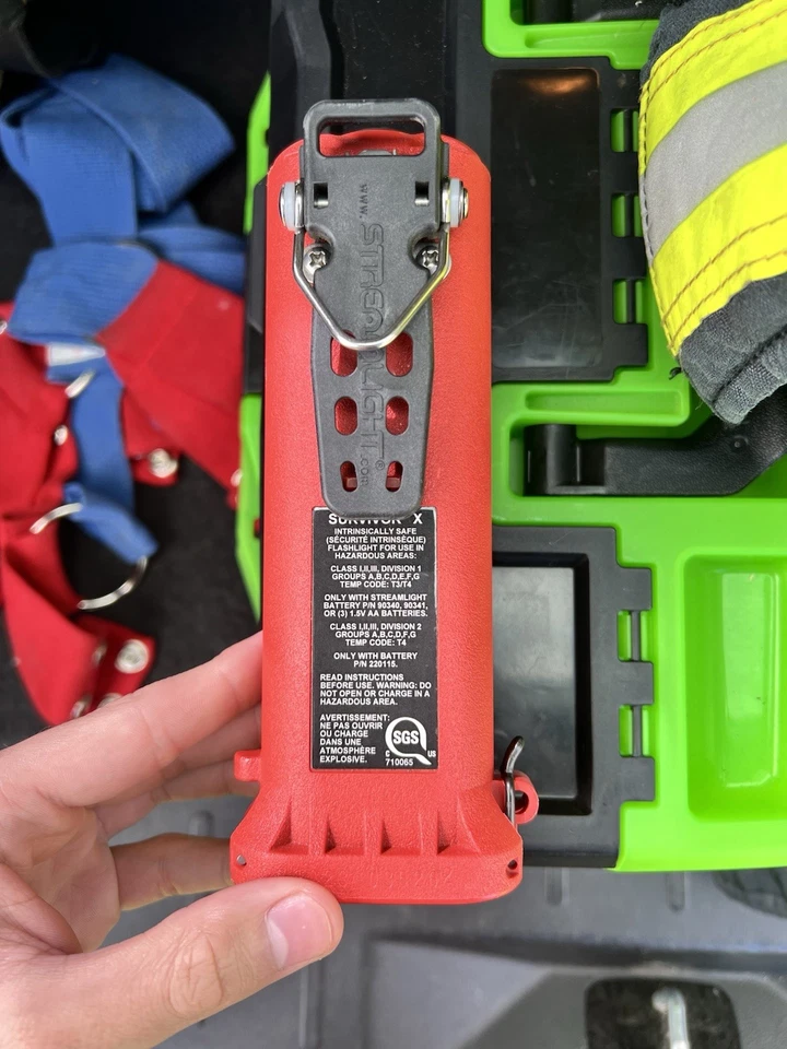 Streamlight Survivor 175 Lumens LED Right Angle Flashlight - 90540 - Image 2 of 4