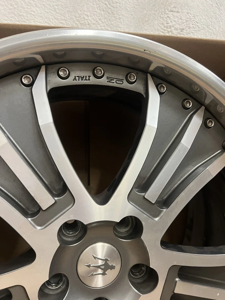 Llantas originales Maserati GranTurismo buenas para un 2007-2019, originalmente en un 2012 Foto 3 de 4